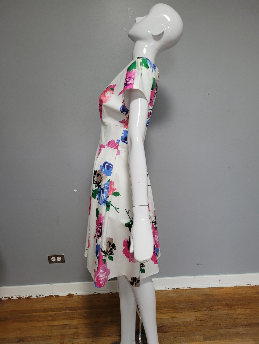 Kate Spade New York "Jess" Dress in Full Bloom White & Pink Floral, Size 8 - Picture 5 of 7